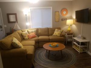 Fully furnished and ready to be your home away from home near Lexington.